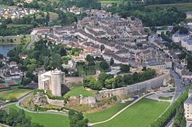 280px-Chateau_de_falaise_et_centre.jpg